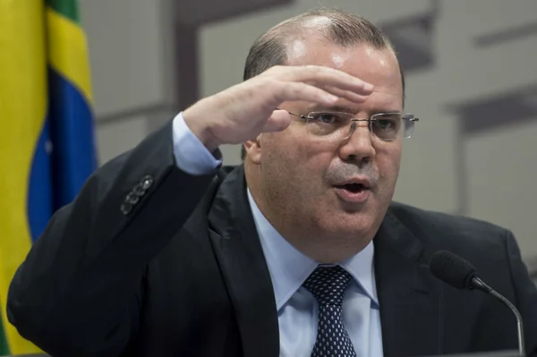 Economia global deve continuar a se expandir de maneira moderada, diz Tombini