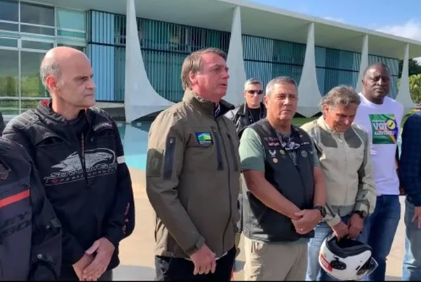 Bolsonaro recebe Paco Britto para café da manhã no Palácio da Alvorada