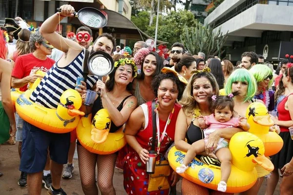 Carnaval já começou. Área central de Brasília ferve com blocos de rua