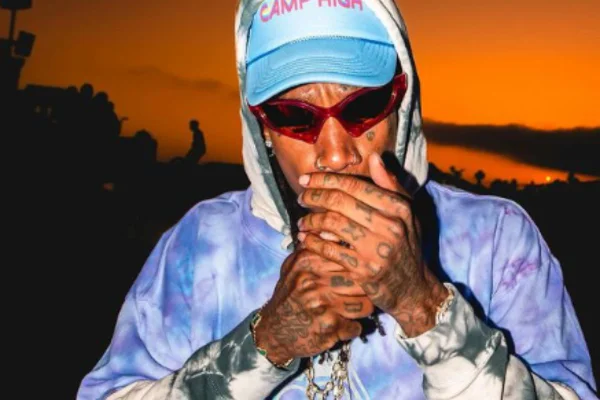 Foto colorida de Wiz Khalifa - Metrópoles