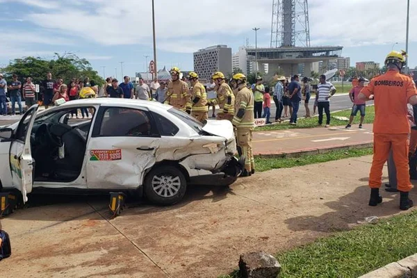 Defesa admite alta velocidade e diz que táxi fez manobra perigosa