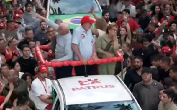 “Piá de bosta”: Janja xinga Nikolas durante ato de Lula em Belo Horizonte