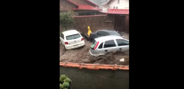 chuva petrópolis enchente