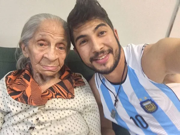 Sucesso na internet, morre vozinha Adelina, aos 85 anos
