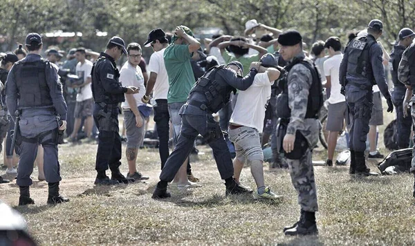 Manifestantes são detidos com drogas e armas na Marcha da Maconha