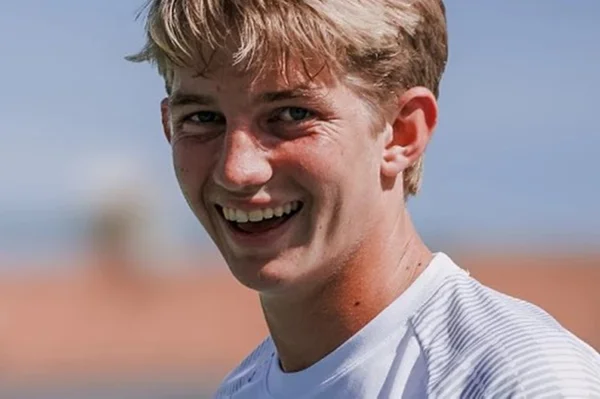 Foto colorida de promessa de tenis de 18 anos que morreu - Metrópoles
