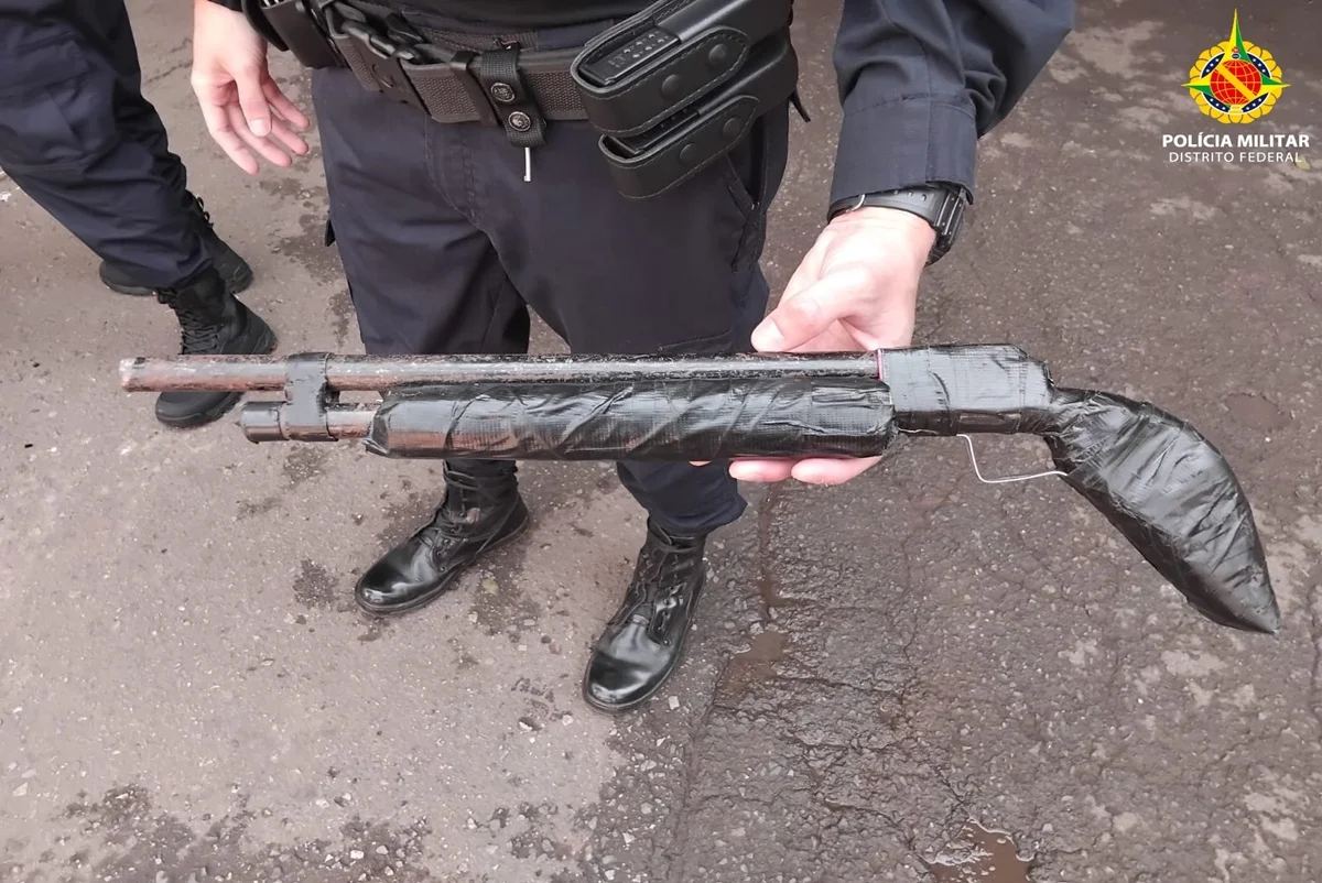 Uma arma artesanal foi encontrada no local Uma arma artesanal foi encontrada no local