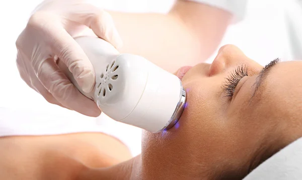 Cada rosto, um tratamento: serviços faciais adequados para cada pessoa