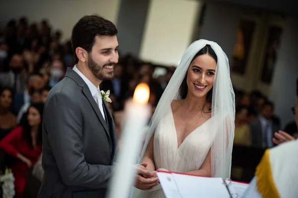 Rafaela Gravia e Eduardo Lavocat celebram enlace em tarde encantadora