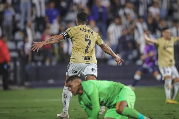 Com gol de Hulk, Atlético-MG vence terceira partida na Libertadores