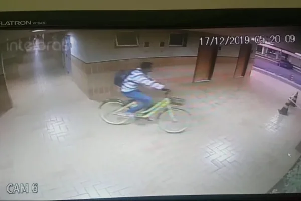 Vídeos. Bandido escala parede, invade apê e esfaqueia moradora