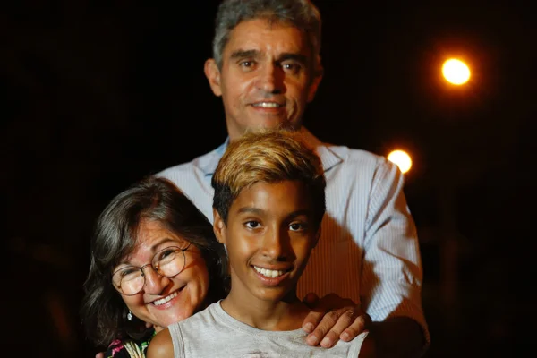Crianças adotadas e devolvidas por famílias no DF sofrem com rejeição