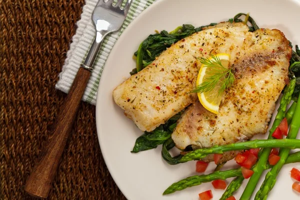 Aprenda cinco receitas low carb com tilápia