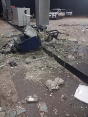 Vídeo. Criminosos explodem cofre em posto e fogem com dinheiro, no DF - imagem 5 Vídeo. Criminosos explodem cofre em posto e fogem com dinheiro, no DF - imagem 5