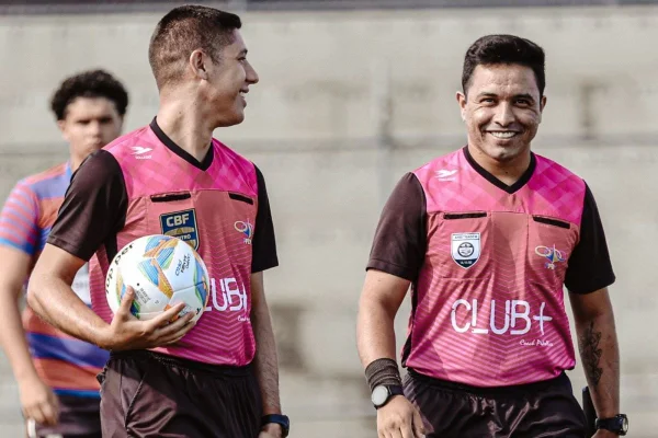 Arbitros do DF após partida do Sub 20
