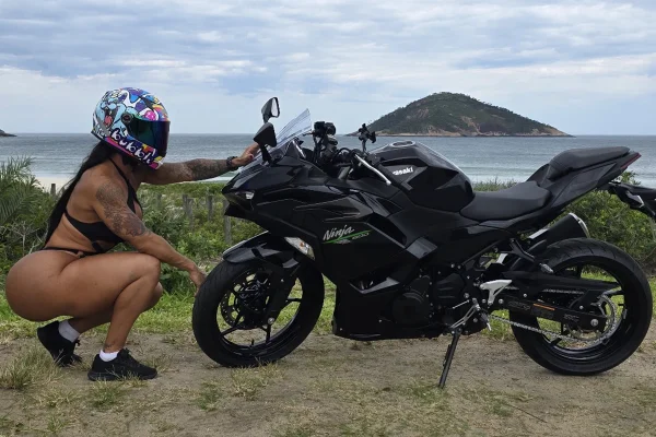 Dona do maior bumbum do país, Vanessa Ataides enfrenta desafio na motovelocidade - Metrópoles