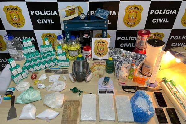 Traficantes vendiam cocaína com solução de bateria automotiva no DF