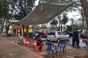 Ponto de apoio improvisado em frente ao SP Market - Metrópoles