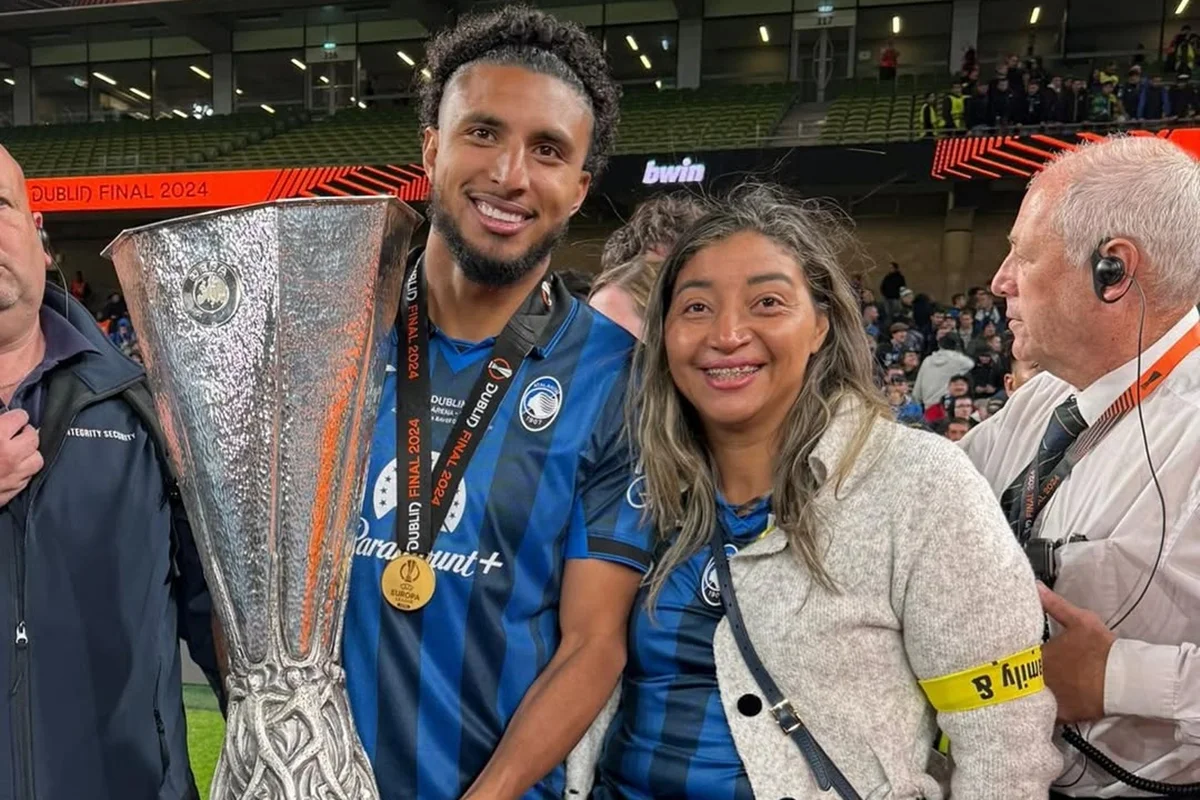 Dilly Lourenço, mãe de Éderson dos Santos, também integra o grupo de familiares mais discretos nas redes sociais. Grande parte de suas publicações é dedicada à filha caçula, Luísa, de 9 anos Dilly Lourenço, mãe de Éderson dos Santos, também integra o grupo de familiares mais discretos nas redes sociais. Grande parte de suas publicações é dedicada à filha caçula, Luísa, de 9 anos