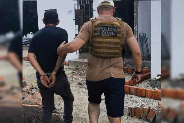polícia prende um dos suspeitos
