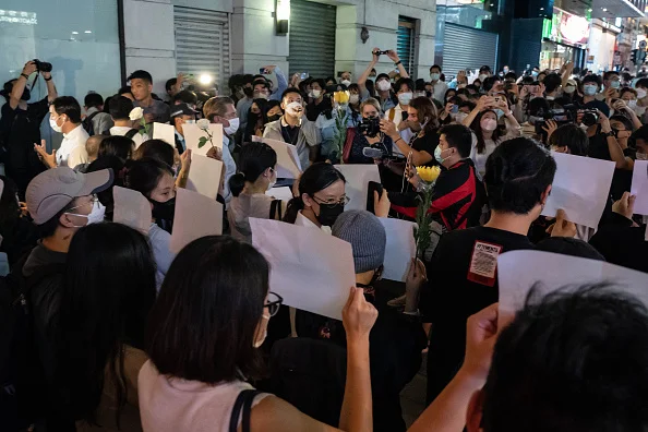pessoas se manifestando na china - metropoles