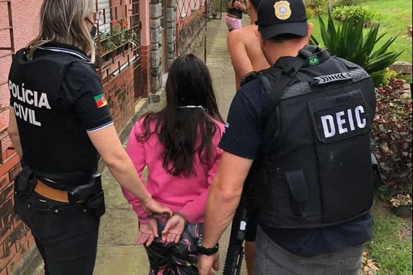 Homem perde R$ 8 mil no golpe dos nudes, procura a polícia e grupo é preso