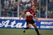 Ex-zagueiro vestiu a camisa do Milan. Ex-zagueiro vestiu a camisa do Milan.