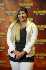 A canção Infiel, incluída no álbum, tornou-se uma das músicas mais tocadas no Brasil e recebeu certificado de disco de diamante triplo, fazendo Marília ganhar visibilidade nacional A canção Infiel, incluída no álbum, tornou-se uma das músicas mais tocadas no Brasil e recebeu certificado de disco de diamante triplo, fazendo Marília ganhar visibilidade nacional