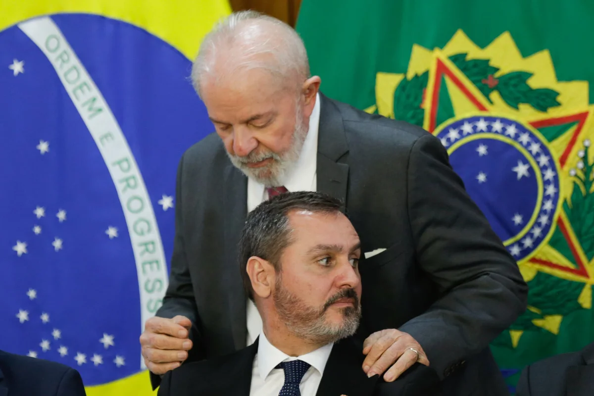 O presidente Luiz Inácio Lula da Silva (PT) e o diretor-geral da Polícia Federal, Andrei Passos Rodrigues. O presidente Luiz Inácio Lula da Silva (PT) e o diretor-geral da Polícia Federal, Andrei Passos Rodrigues.