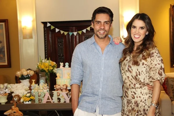 Denise Gebrim anuncia que será mãe de uma menininha