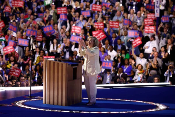 Imagem colorida de Hillary Clinton - Metrópoles