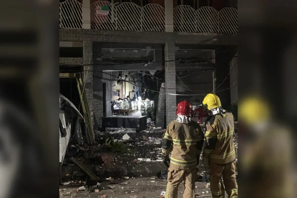 Imagem colorida mostra destruição de padaria após explosão causada por vazamento de gás em em Jacutinga, Minas Gerais | Metrópoles