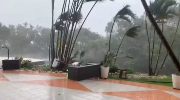 Tempestade causa naufrágio, destelhamento e queda árvores em Manaus