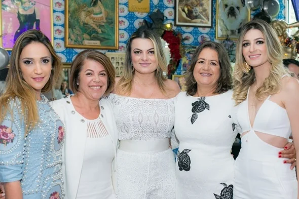Empresária Juliana Barbosa celebra mais um ano de vida com feijoada - imagem 16 Empresária Juliana Barbosa celebra mais um ano de vida com feijoada - imagem 16