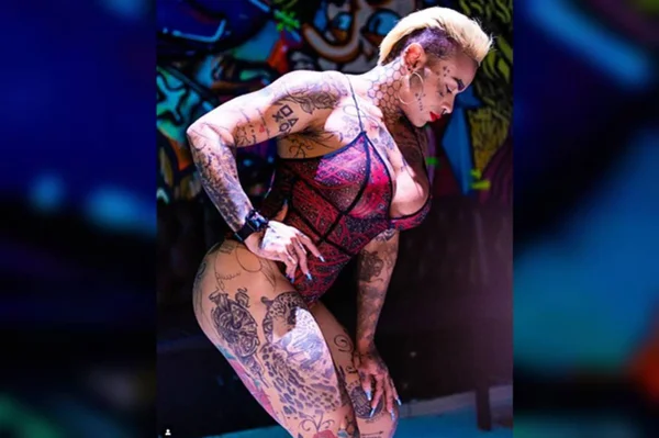 Mulher em competição fitness