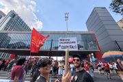 Com balões de sindicatos e homem aranha balançando bandeira de partido comunista, esquerda vai às ruas contra PEC da Blindagem e anistia
