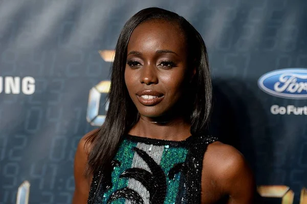 Atriz negra de Jovens Titãs é alvo de ofensas e bloqueia comentários
