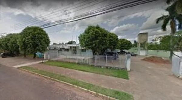 Homem sai da cadeia, invade casa da ex e a surpreende durante o banho