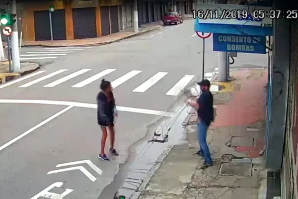 Moradora de rua é morta a tiros após pedir R$ 1 a homem no Rio