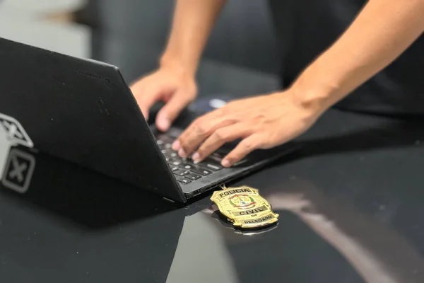 PCDF mira manicure em ação contra fraudes bancárias, em Taguatinga