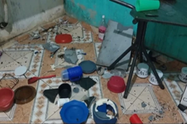 Um homem foi preso por ameaçar e destruir os móveis de casa após ser denunciado pela sua companheira. O crime aconteceu, na madrugada de terça-feira (25/7), no distrito de Campos Lindos, também conhecido como Marajó, em Cristalina, região do Entorno do DF.