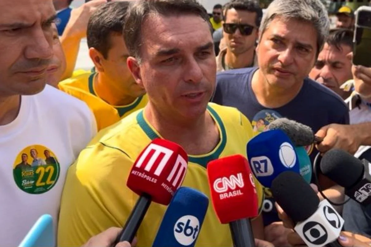 Flávio Bolsonaro em campanha eleitoral no Rio de Janeiro Flávio Bolsonaro em campanha eleitoral no Rio de Janeiro