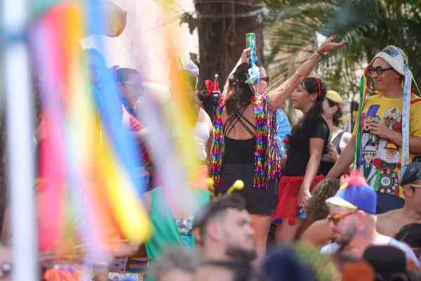 5 séries curtas para maratonar e escapar do bloquinho no Carnaval