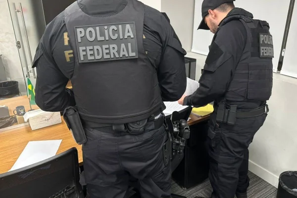 Imagem colorida mostra operação contra o Banco Digimais. Metrópoles