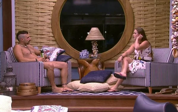 No BBB18, Patrícia tenta influenciar Kaysar e pede voto em Gleici