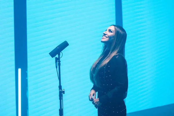 Gabriela Rocha em estúdio