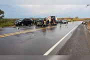 Com a força do impacto, três ocupantes do Creta morreram no local.