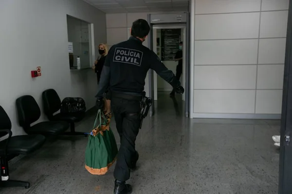 Policial - Metrópoles