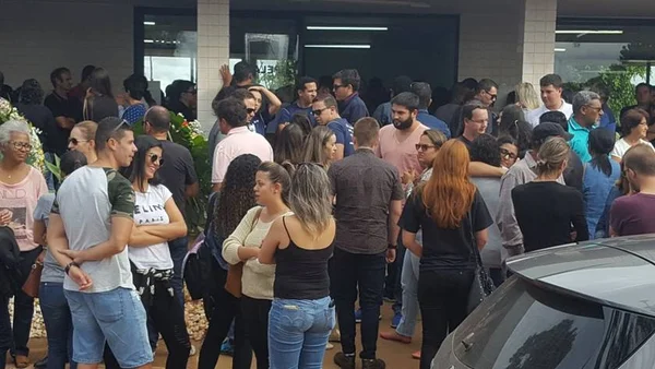 Família morta em acidente na BR-070 é enterrada em clima de tristeza
