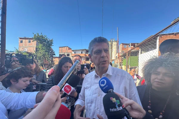 Entrevista coletiva do ministro Márcio Macêdo, na favela do Moinho.